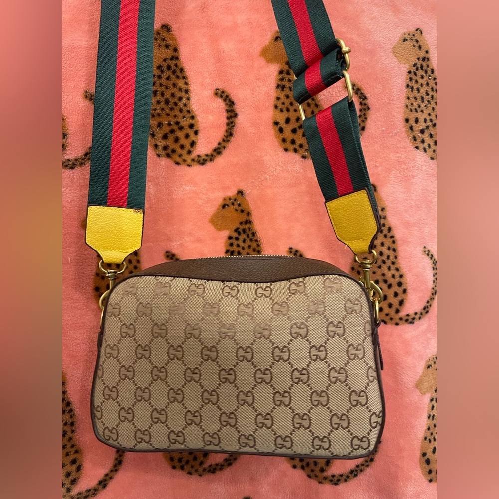 Brown inspired crossbody w/duster Brand - Picture 2 of 5